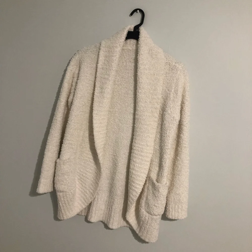 Beautiful women’s sweater! - Picture 2 of 6